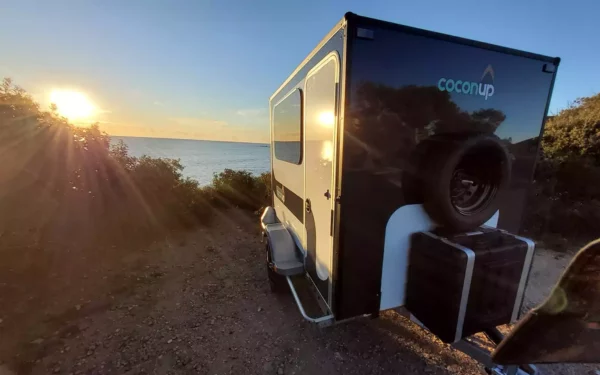 coconup petite mini caravane cellule amovible concept solution camping voyage aventure tente de toit banniere 01