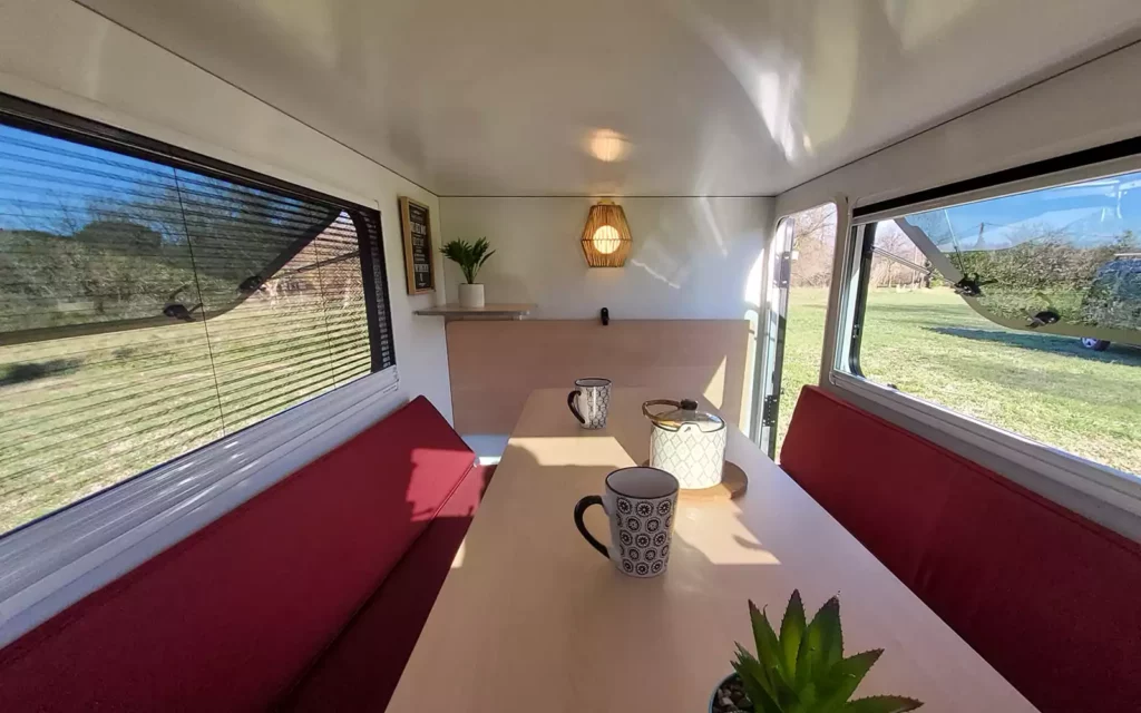 coconup petite mini caravane cellule amovible concept solution camping voyage aventure tente de toit interieur 02